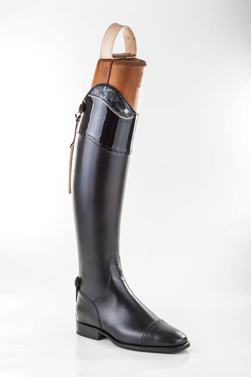 The De Niro Messapia on a tree The De Niro Messapia on a tree